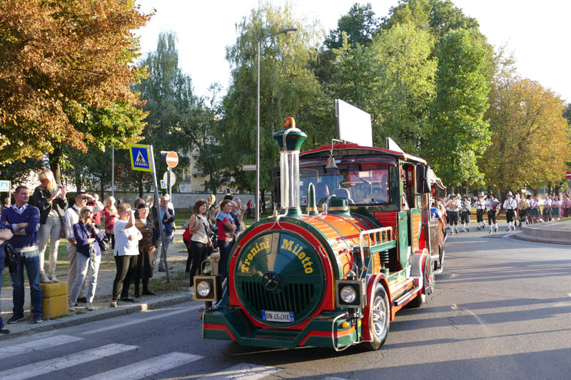 Due trenini navetta, 500 parcheggi e un’area camper gratuiti per arrivare all’Oktoberfest Cuneo